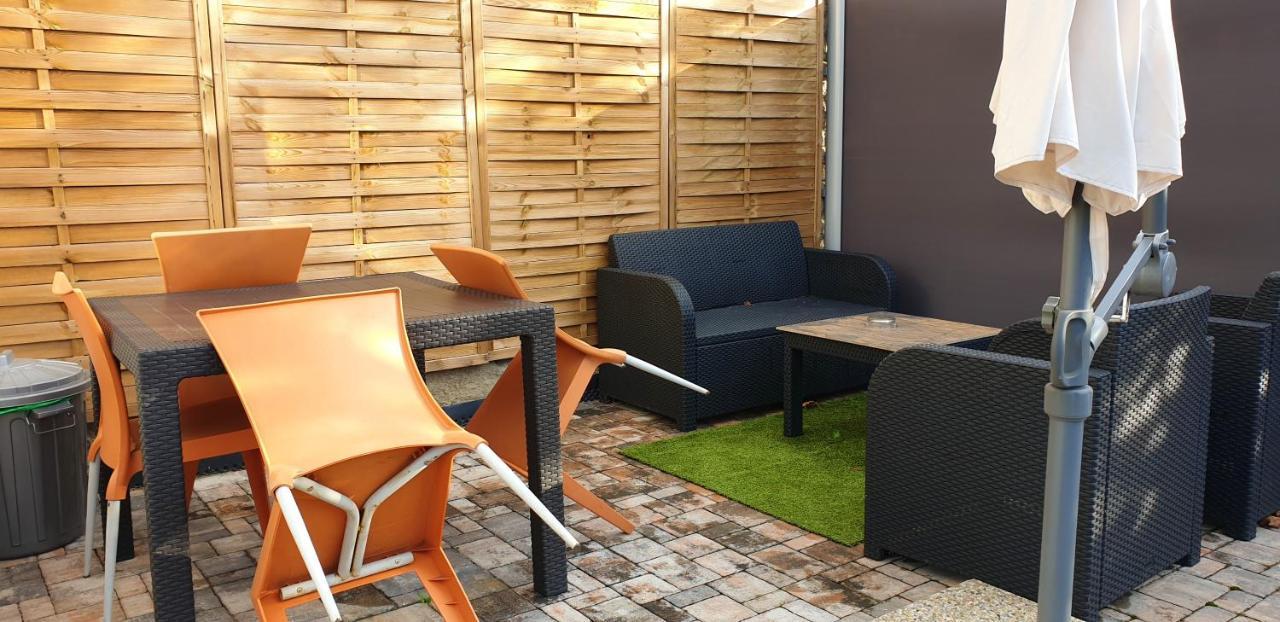 2 Bedrooms House With Enclosed Garden And Wifi At Slezska ออสตราวา ภายนอก รูปภาพ